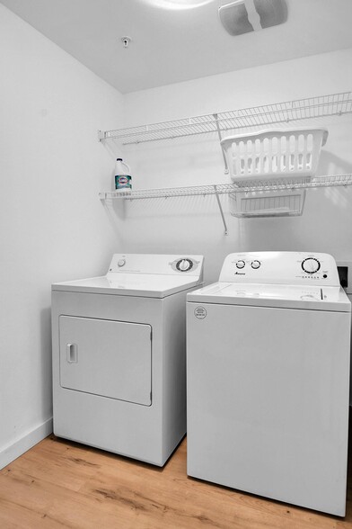 Building Photo - 3500 E Lake Sammamish Pky SE