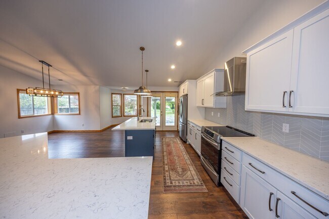 Building Photo - One Level Home - Three Bedroom + Bonus with AC / Beautiful Yard!