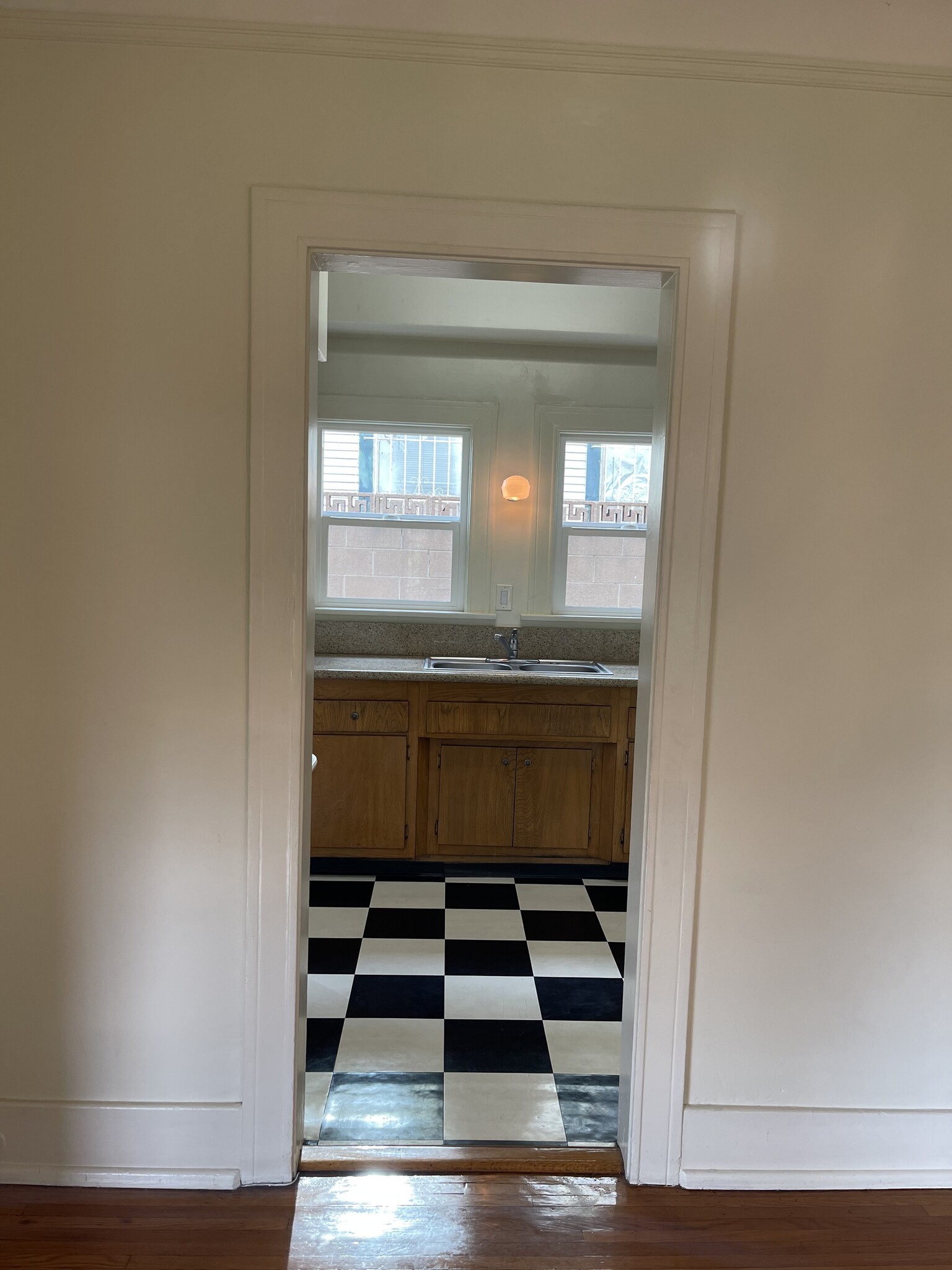 Dining rm to kitchen - 324 S Coronado St