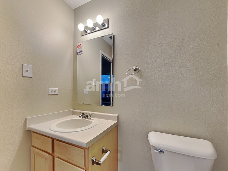 Building Photo - 15135 Fawn Hollow Ln