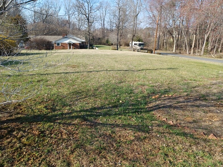 Building Photo - 3925 Kernersville Rd
