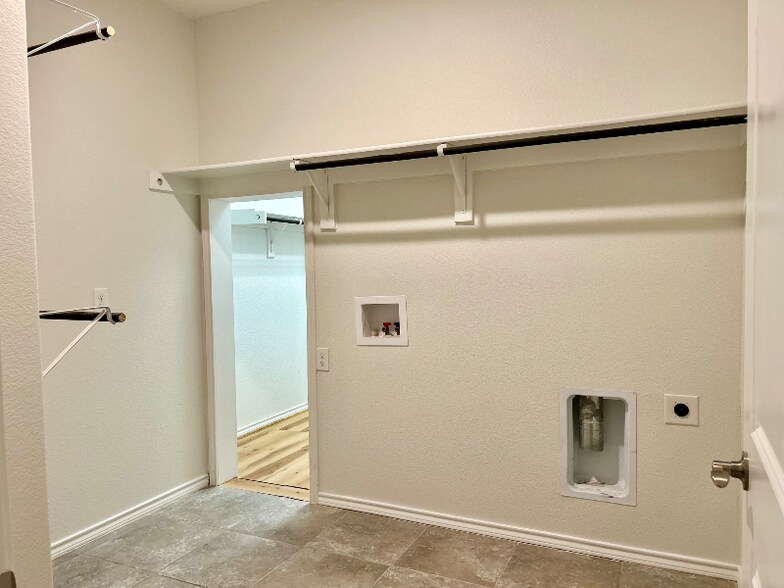 Building Photo - 1734 Cross Creek Ln