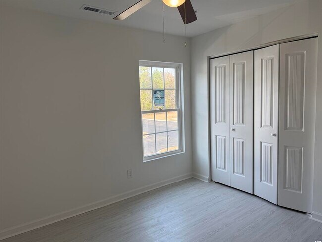 Building Photo - 179 Charter Dr