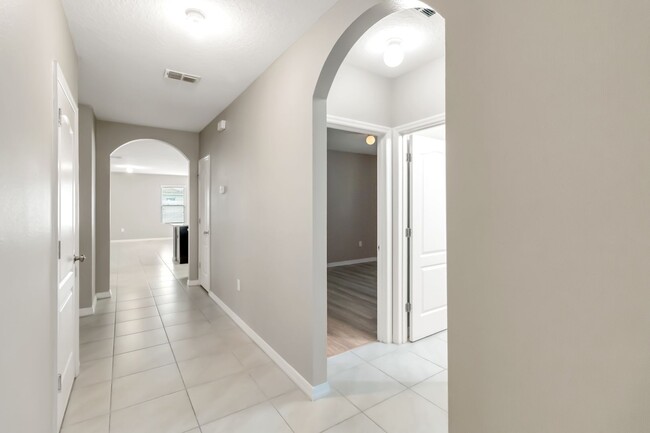 Building Photo - Beautiful 4/2 Energy Efficient Home in St....