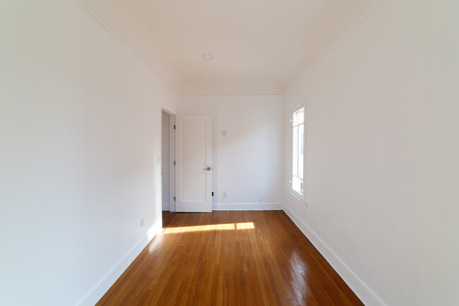 Building Photo - A Grand, Light-Filled 1-Bedroom with Bonus...