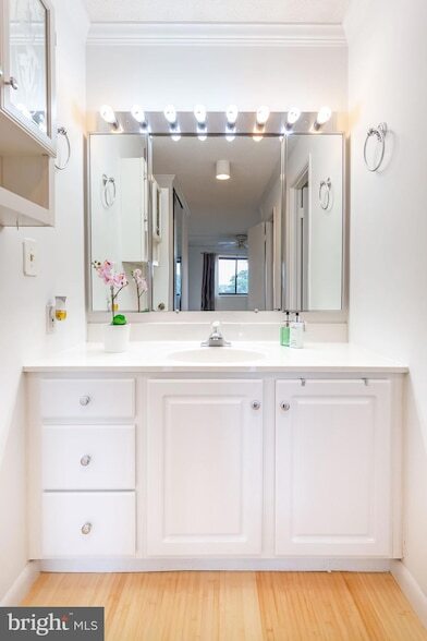 Building Photo - 5902 Mt Eagle Dr