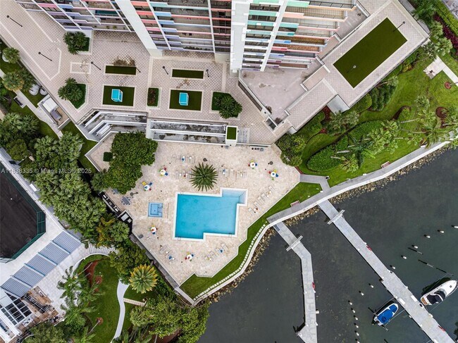 Building Photo - 1581 Brickell Ave