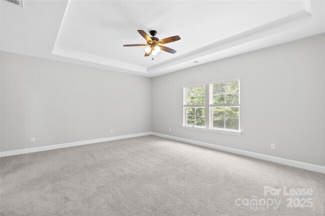 Building Photo - 2136 Laurens Dr