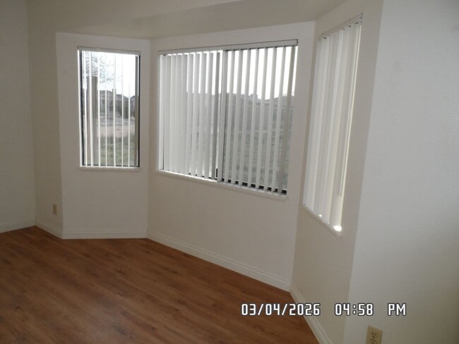 Building Photo - 3 Bedrooms, 1.75 Bathrooms, 2 Car Garage, Fully Fenced, Central Air & Heat, Large Lot, Wood Flooring