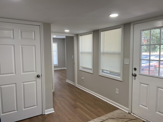 Building Photo - 230 Habersham Dr