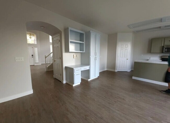 Building Photo - 505 Dimensions St