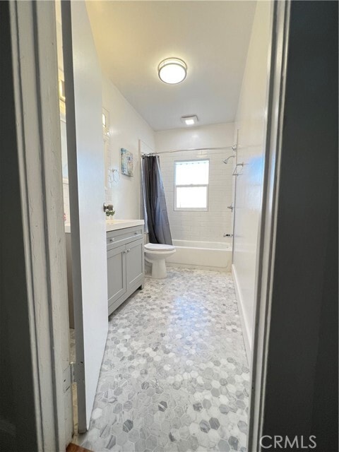 Building Photo - 601 W 41st St