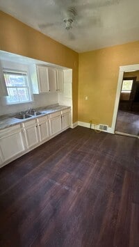 Building Photo - Single Family Home