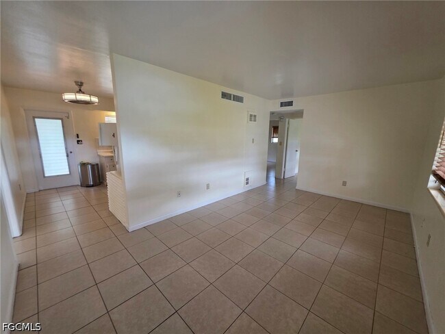 Building Photo - 102 Connecticut Rd