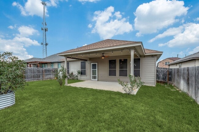 Building Photo - IMMACULATE 3bd/2ba/2gar/Office/Studay in Cobblestone Available NOW!