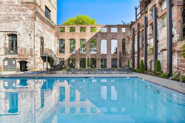 Building Photo - 170 Boulevard SE