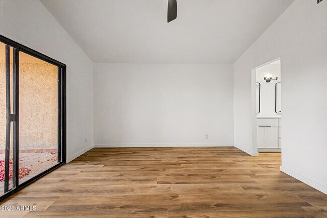 Building Photo - 921 S Val Vista Dr