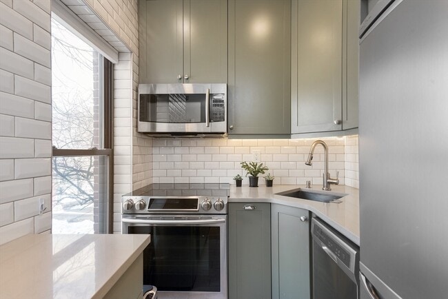 Building Photo - 21 Follen St