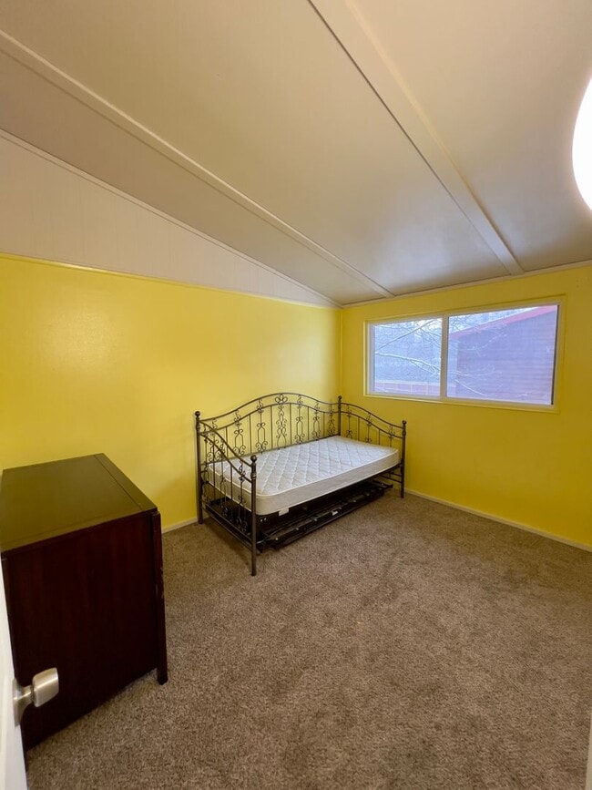 Building Photo - 601 Fairbanks St