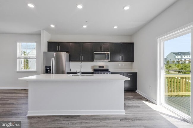 Building Photo - 16640 Green Glade Dr