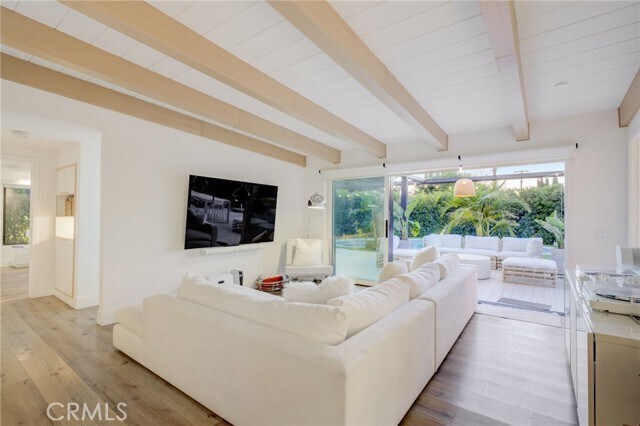 Building Photo - 8161 Encino Ave