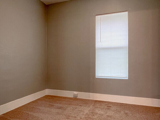 Building Photo - 3BD/2BA+FLEX HOME IN LEBANON