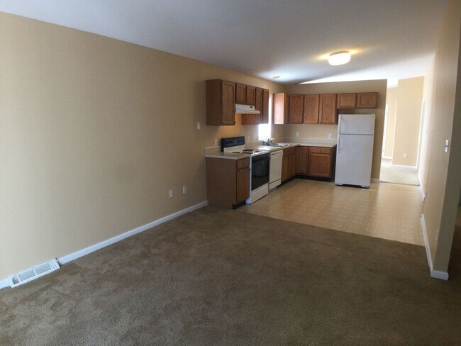 Building Photo - Christiansburg, 3 BR / 2 BA, August 14th