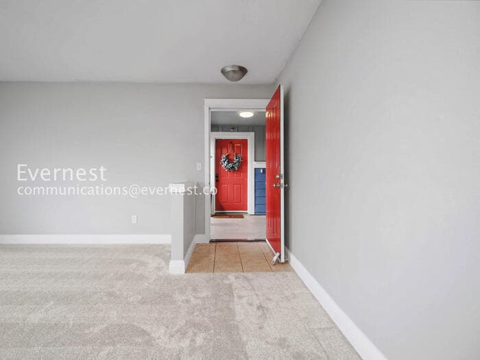 Building Photo - 1698 25th Pl NE