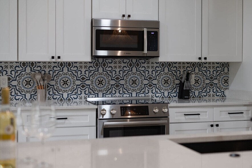 Building Photo - 4520 Lake Gem Cir