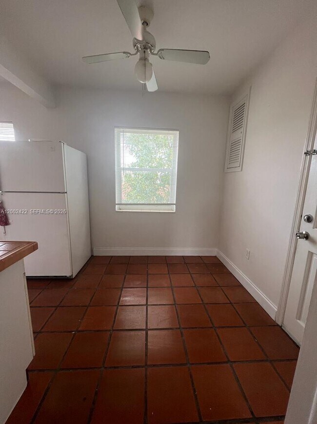 Building Photo - 1421 SW 37th Ave