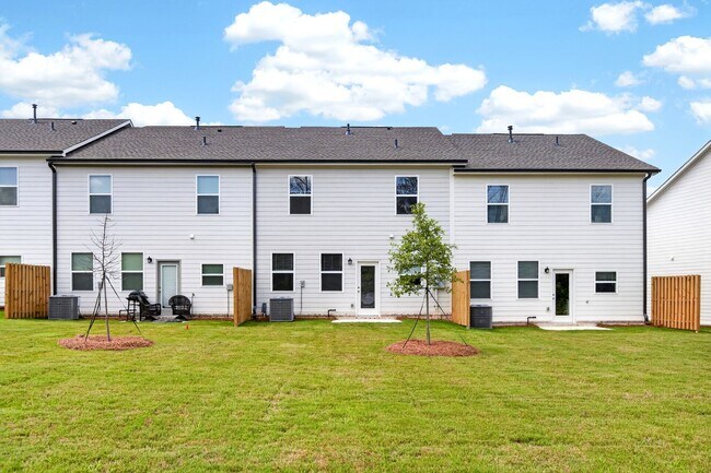 Building Photo - 5044 Highwood Dr