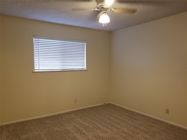 Building Photo - 2804 Thrushwood Dr