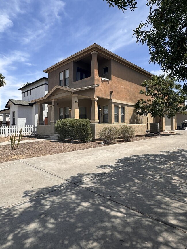 Primary Photo - 1207 W Monroe St