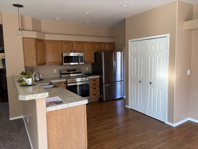 Building Photo - 1628 Lily Lake Dr