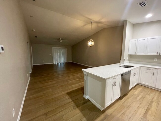 Building Photo - Duplex for rent