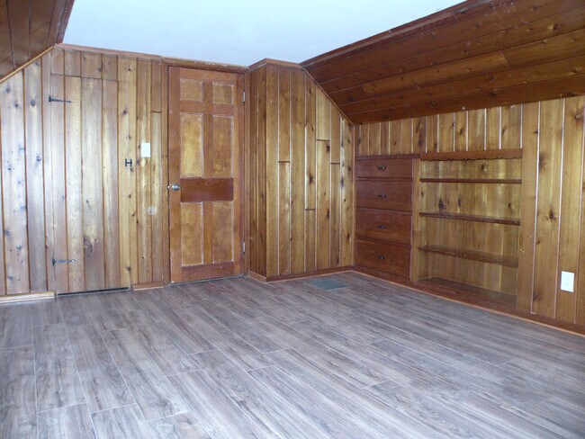 Building Photo - 4 Bedroom Bungalow for Rent! Euclid, Ohio