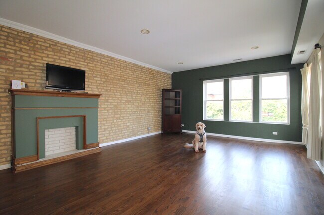 Building Photo - 1517 W Jonquil Terrace