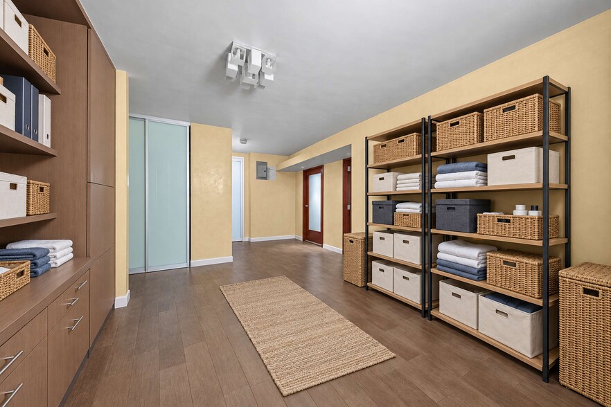 Building Photo - 255 E 49th St