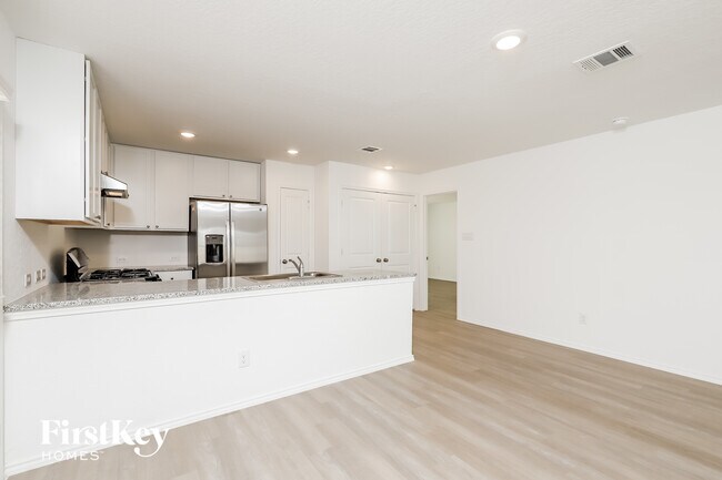 Building Photo - 10407 McClintock Dr