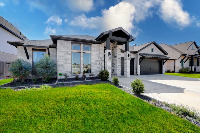 Building Photo - 7948 Valley Pt