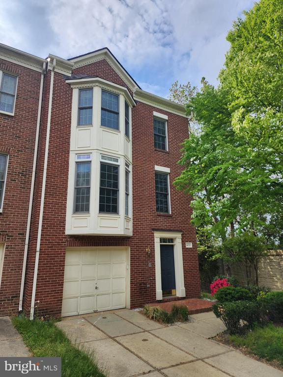 Building Photo - 4020 Heatherstone Ct