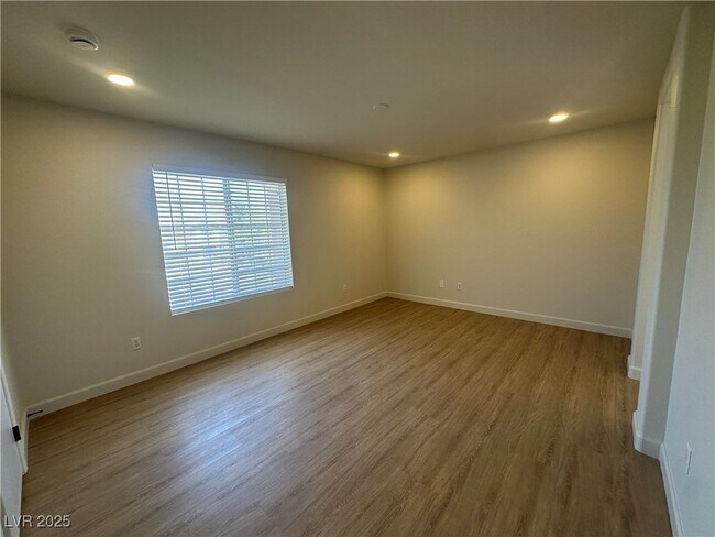 Building Photo - 2635 Cottonwillow St