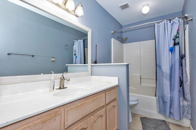 Building Photo - Pool home for rent August 1, 2025