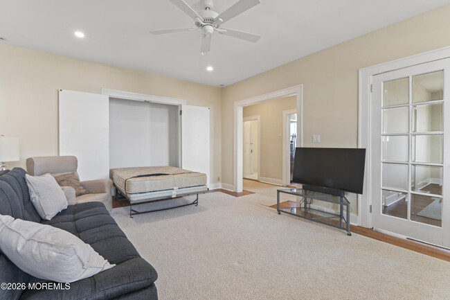 Building Photo - 1 Roseld Ave