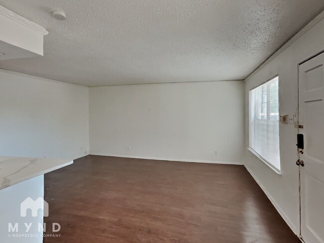 Building Photo - 3624 Parkridge Dr