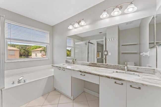 Building Photo - 9825 Scribner Ln