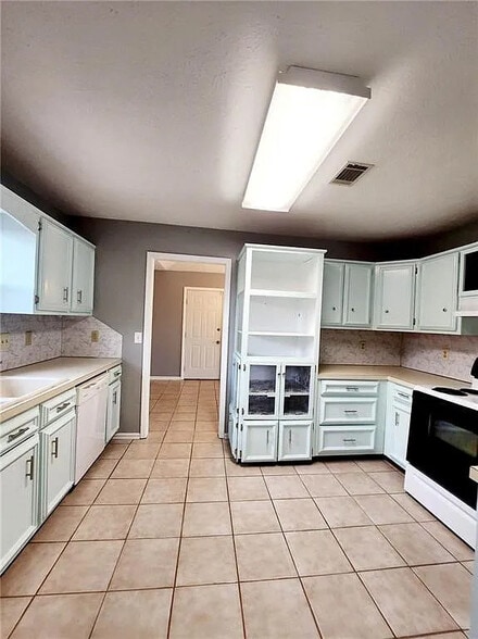 Building Photo - 3808 Overlook Dr