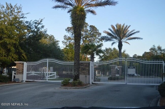 Building Photo - 7229 Deerfoot Cir