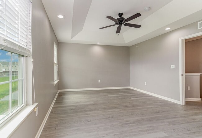 Building Photo - Welcome to this charming 3 bedroom, 2.5 ba...