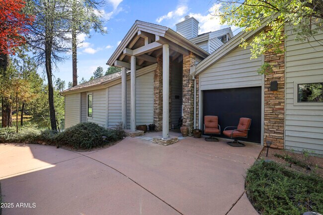 Building Photo - 2609 E Pine Island Ln